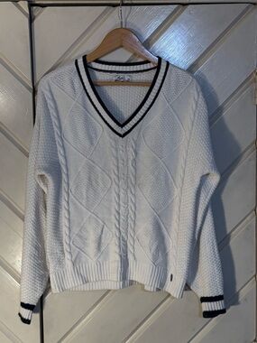 Hollister White V-Neck Cable Knit Sweater with Navy Trim